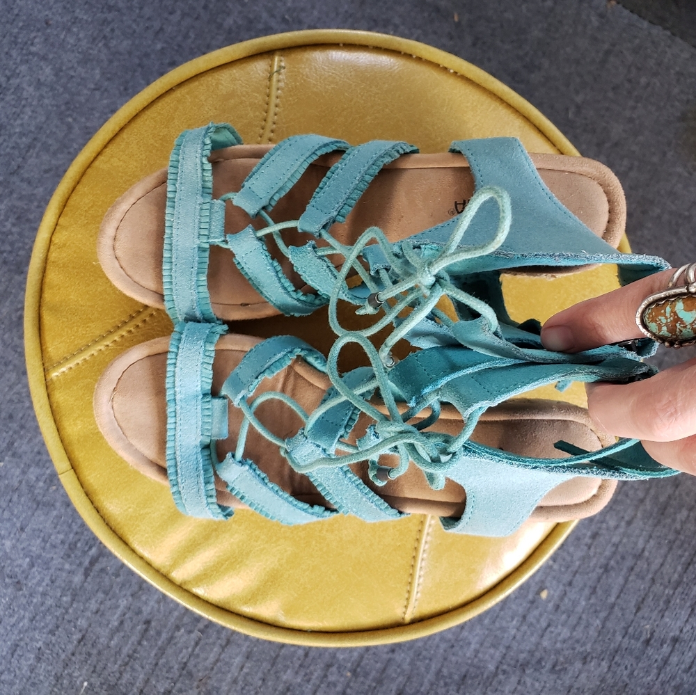 Cute Turquoise Minnetonka wedges